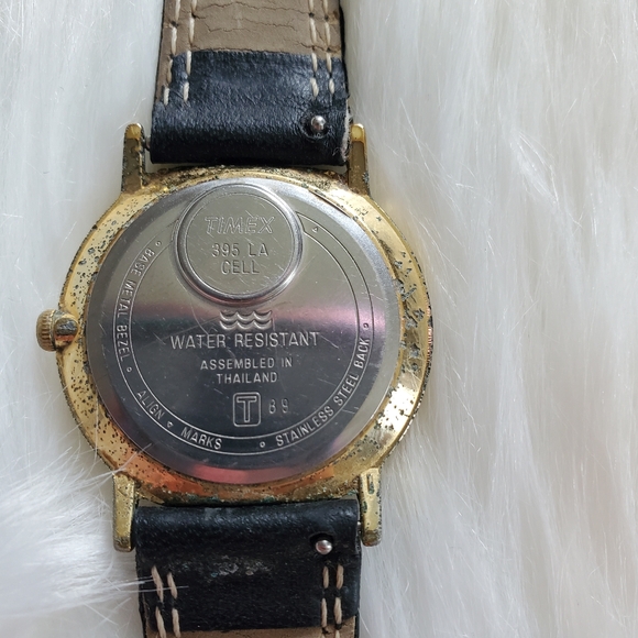 Women's timex quartz wrist watch with leather band. - Picture 6 of 8